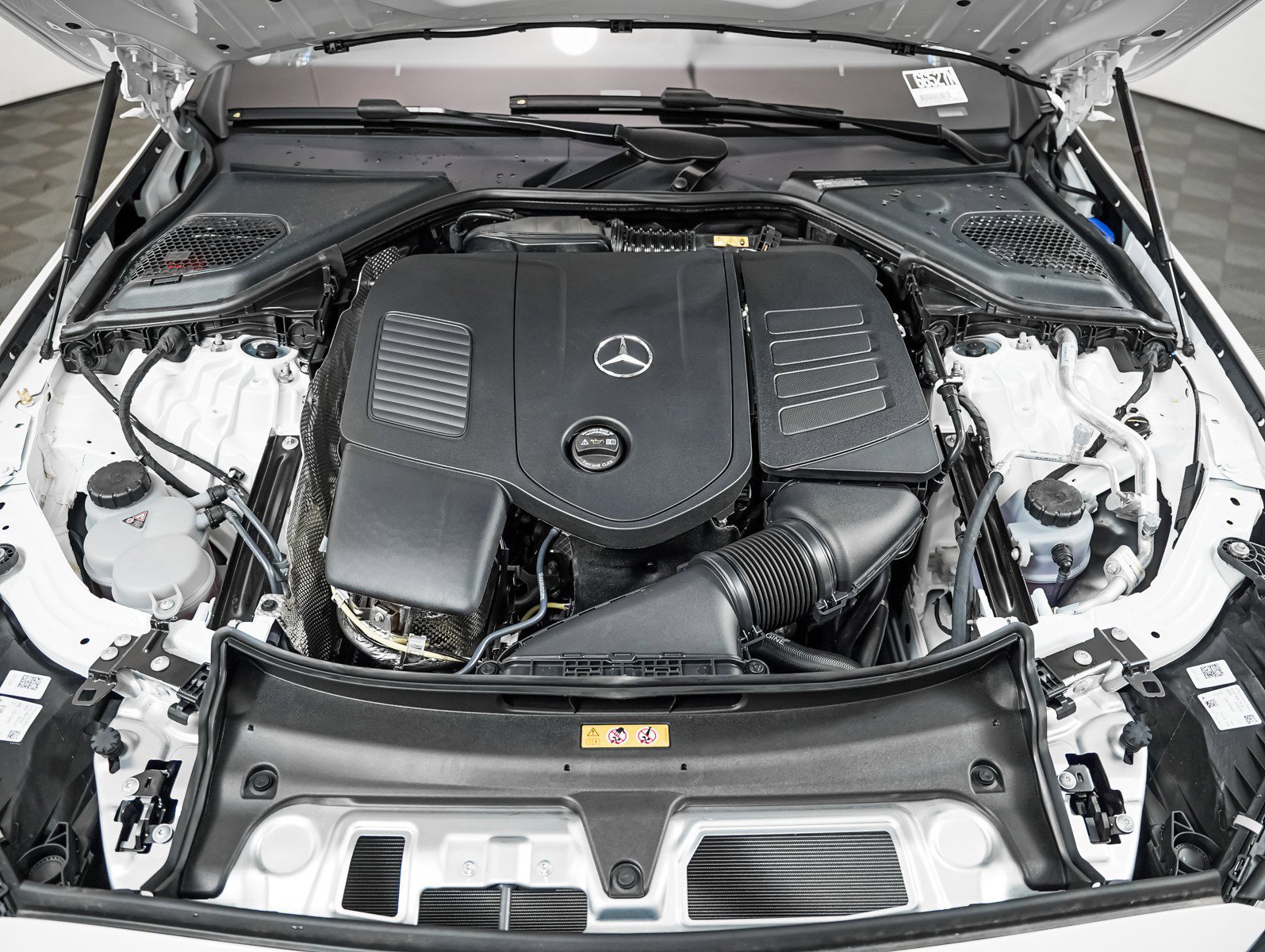 New 2026 Polar White Mercedes-Benz E 350 image 3