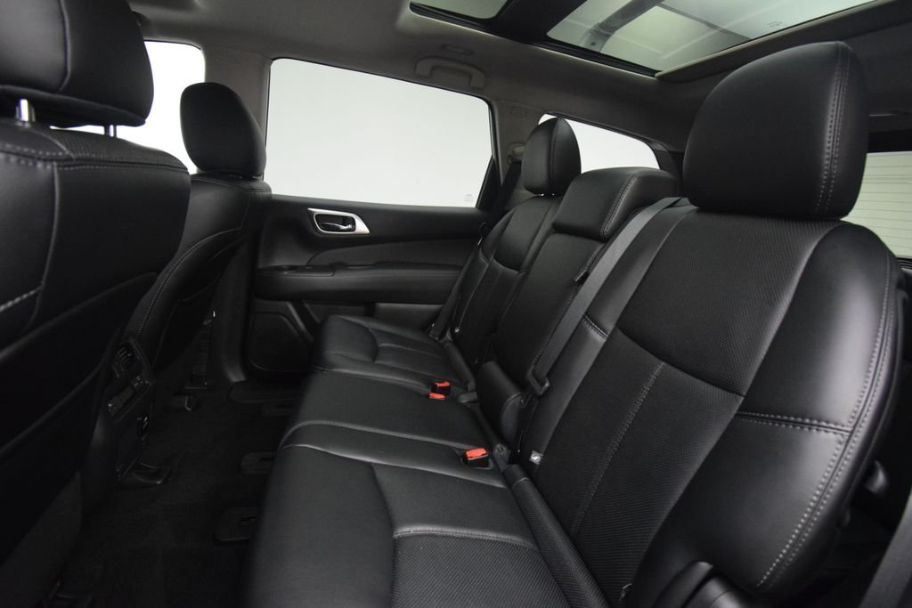 Used 2016 Silver Nissan Platinum image 19
