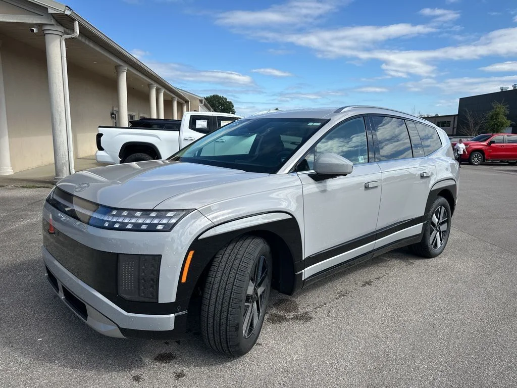 New 2026 Cyber Gray Hyundai SEL image 4