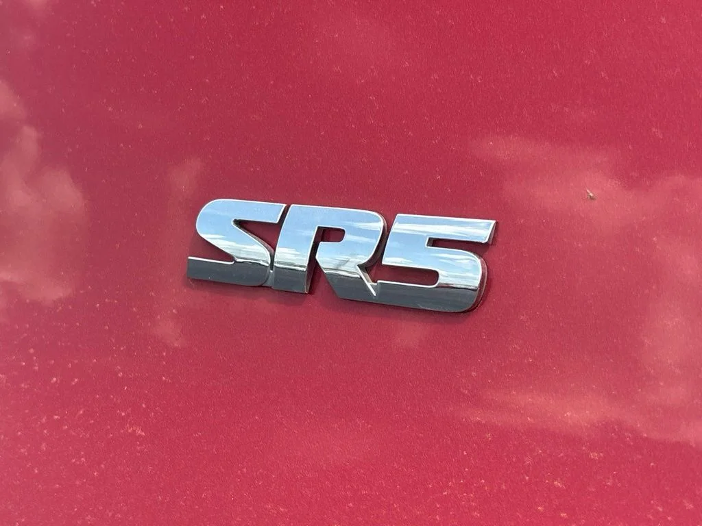 Used 2015 Red Toyota SR5 image 29