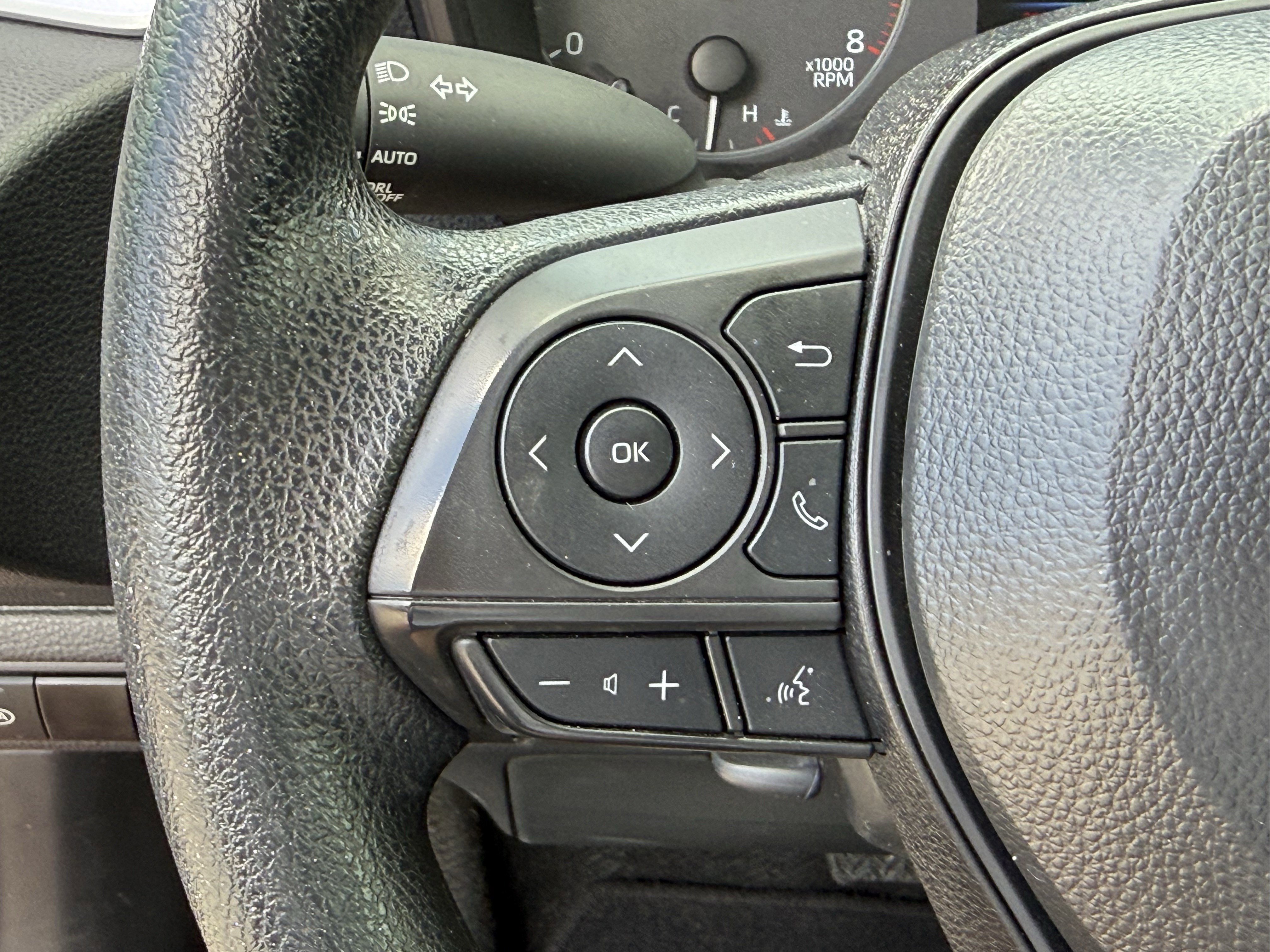 Used 2025 Pearl Toyota LE image 16