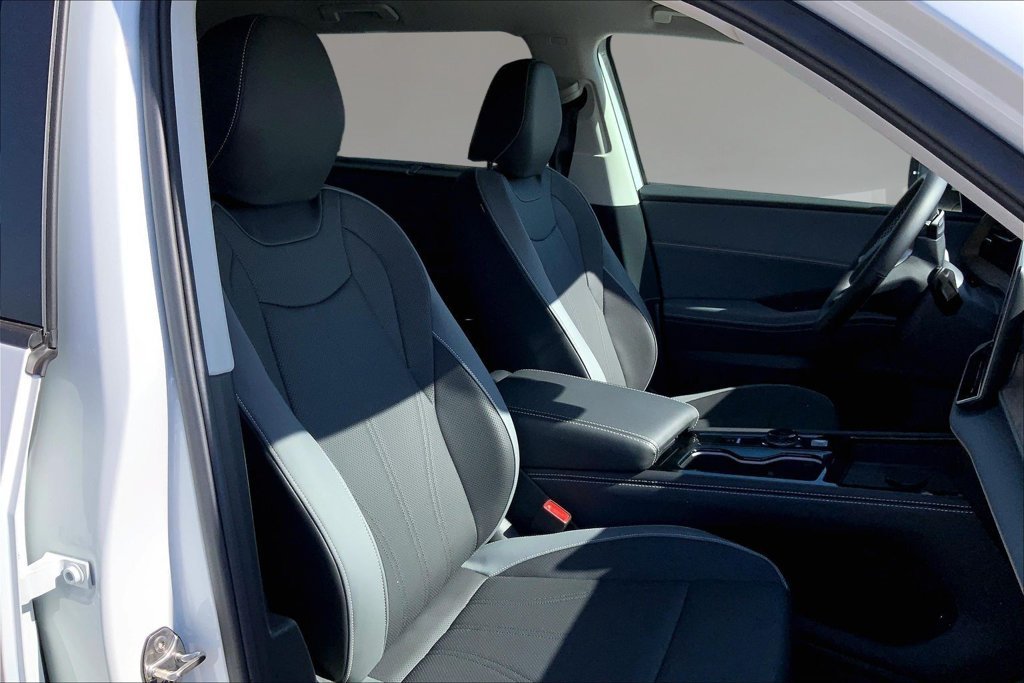 New 2027 Opal White Pearl Volkswagen SE image 11