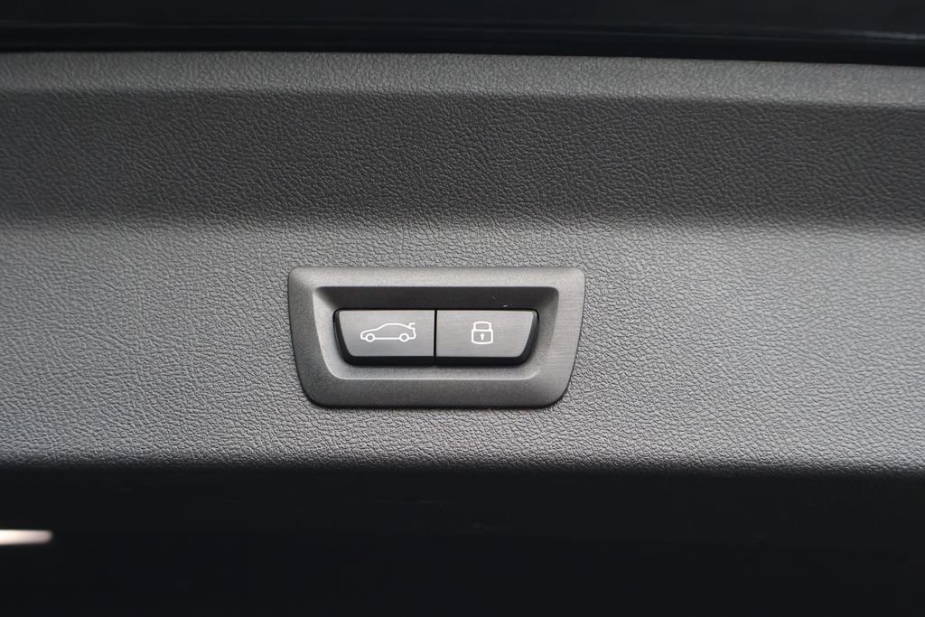 Used 2024  BMW xDrive30i image 55