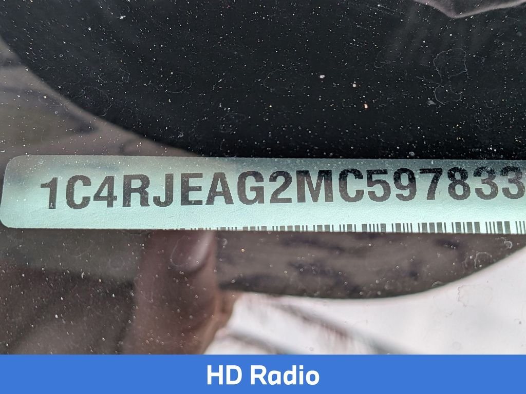 Used 2021 White Jeep Laredo X image 9