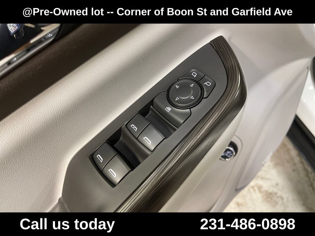 Used 2019 SUMMIT WHITE GMC SLT image 17