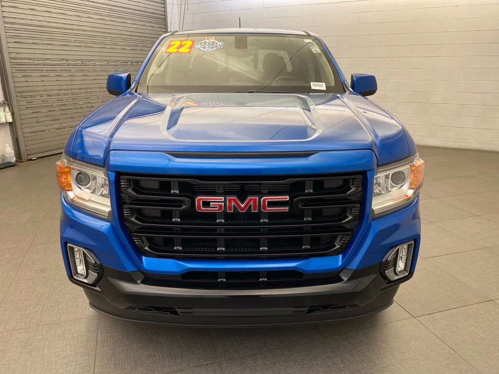Used 2022 Blue GMC Elevation image 4