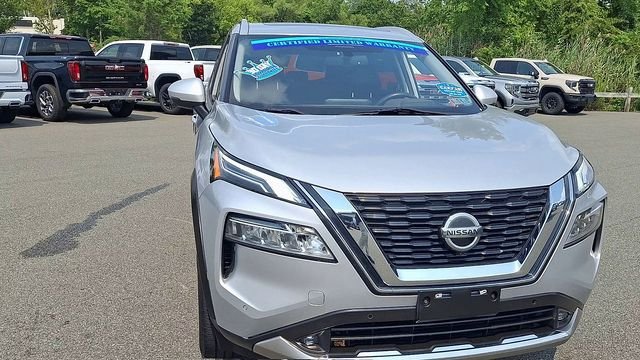Used 2021 Silver Nissan Platinum image 4
