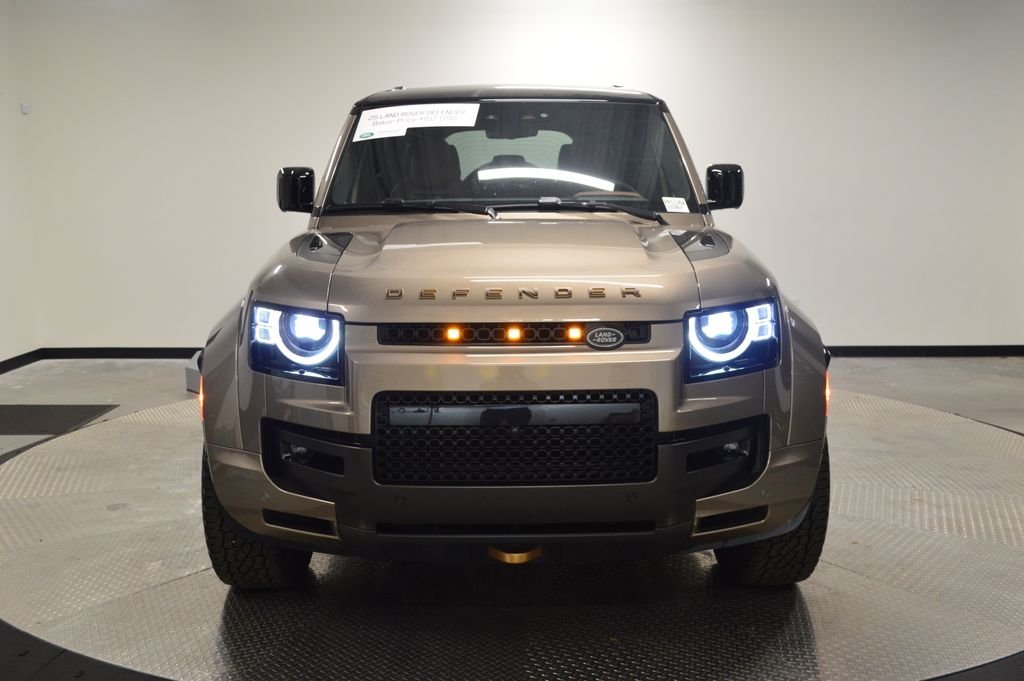 Used 2025 Gold Land Rover V8 image 10