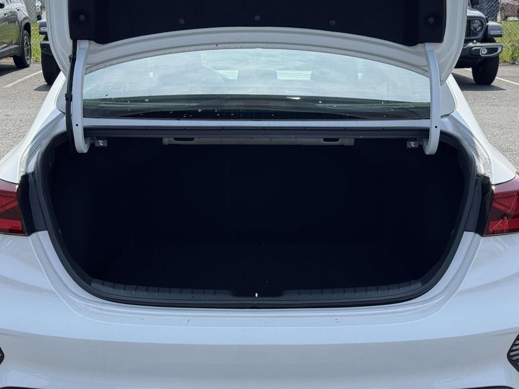 Used 2024 White Kia LXS image 27