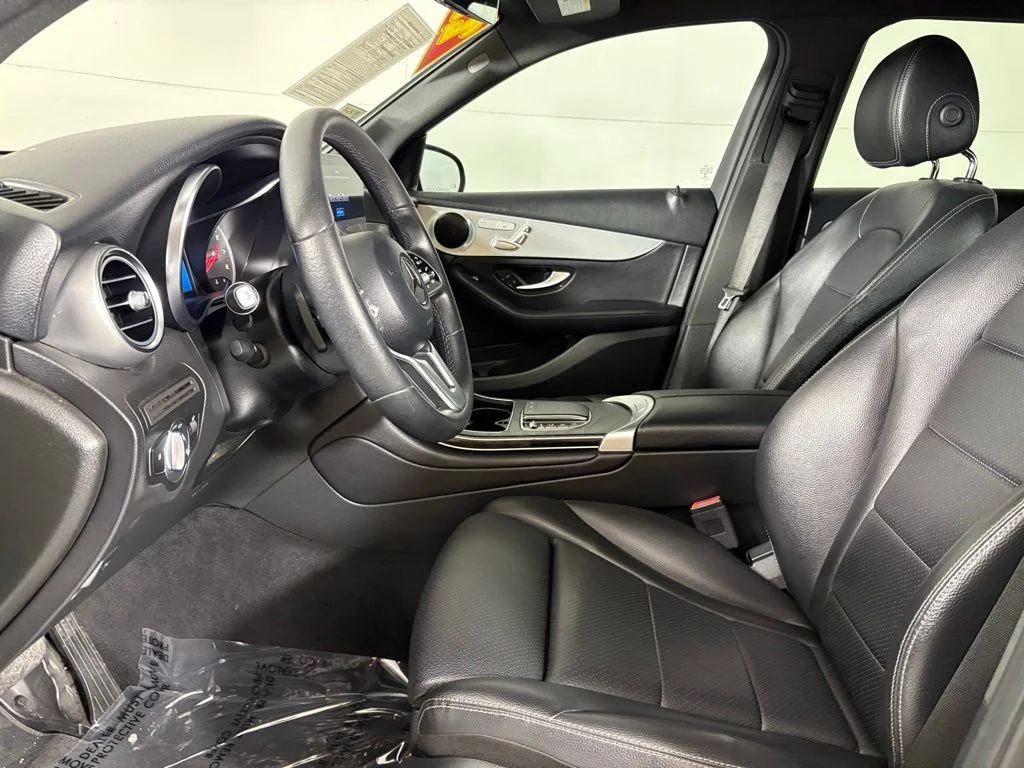 Used 2022 Black Mercedes-Benz GLC 300 image 21