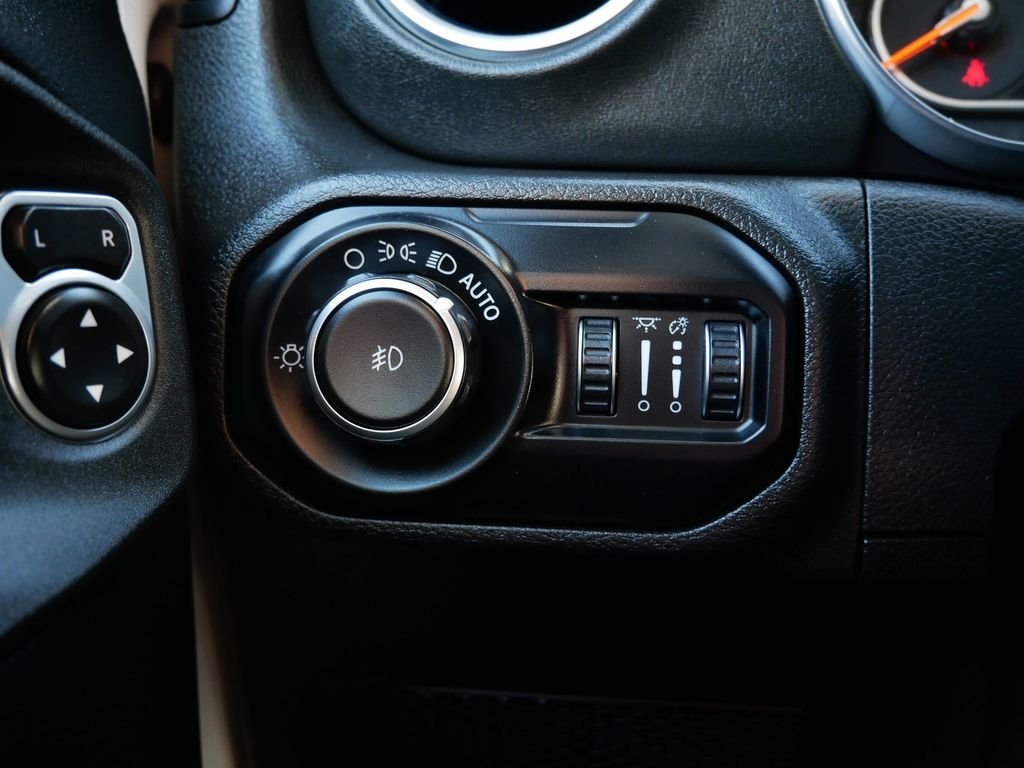 Certified Used 2018 White Jeep Unlimited Sahara image 19