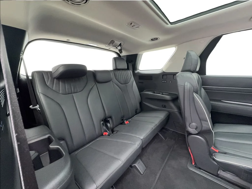Used 2025 Silver Hyundai Limited image 30