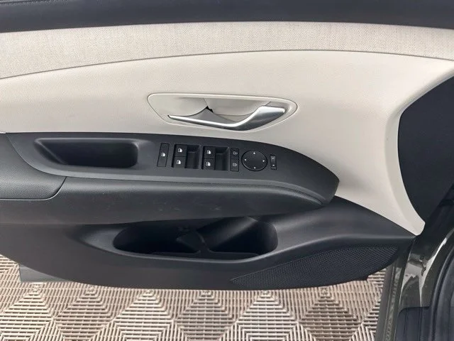 Used 2025 Green Hyundai SEL Convenience image 24