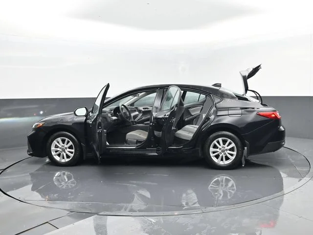 Used 2025  Toyota LE image 29
