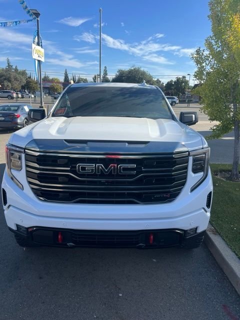 Used 2023 White GMC AT4 image 3
