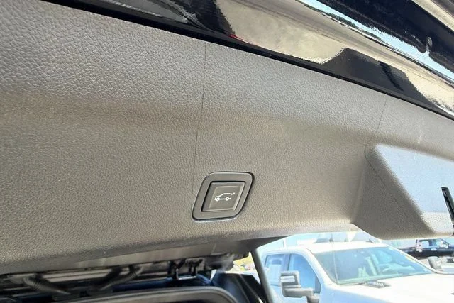 Used 2022 ONYX BLACK GMC AT4 image 29