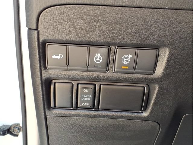 Used 2024 White Nissan Platinum 2WD image 12