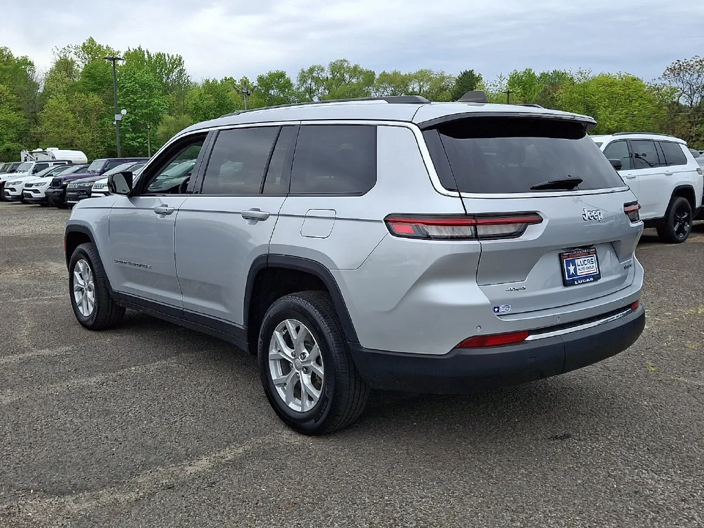 Used 2023 Silver Zynith Jeep Limited image 8