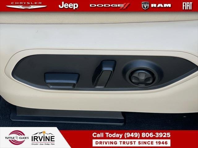 New 2026 Diamond Black Crystal Pearl-Coat Exterior Paint Jeep Limited image 22