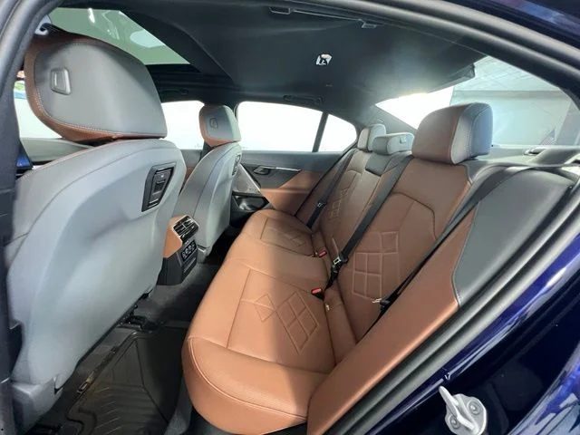 New 2027 Tanzanite Blue II Metallic BMW 540i xDrive image 13