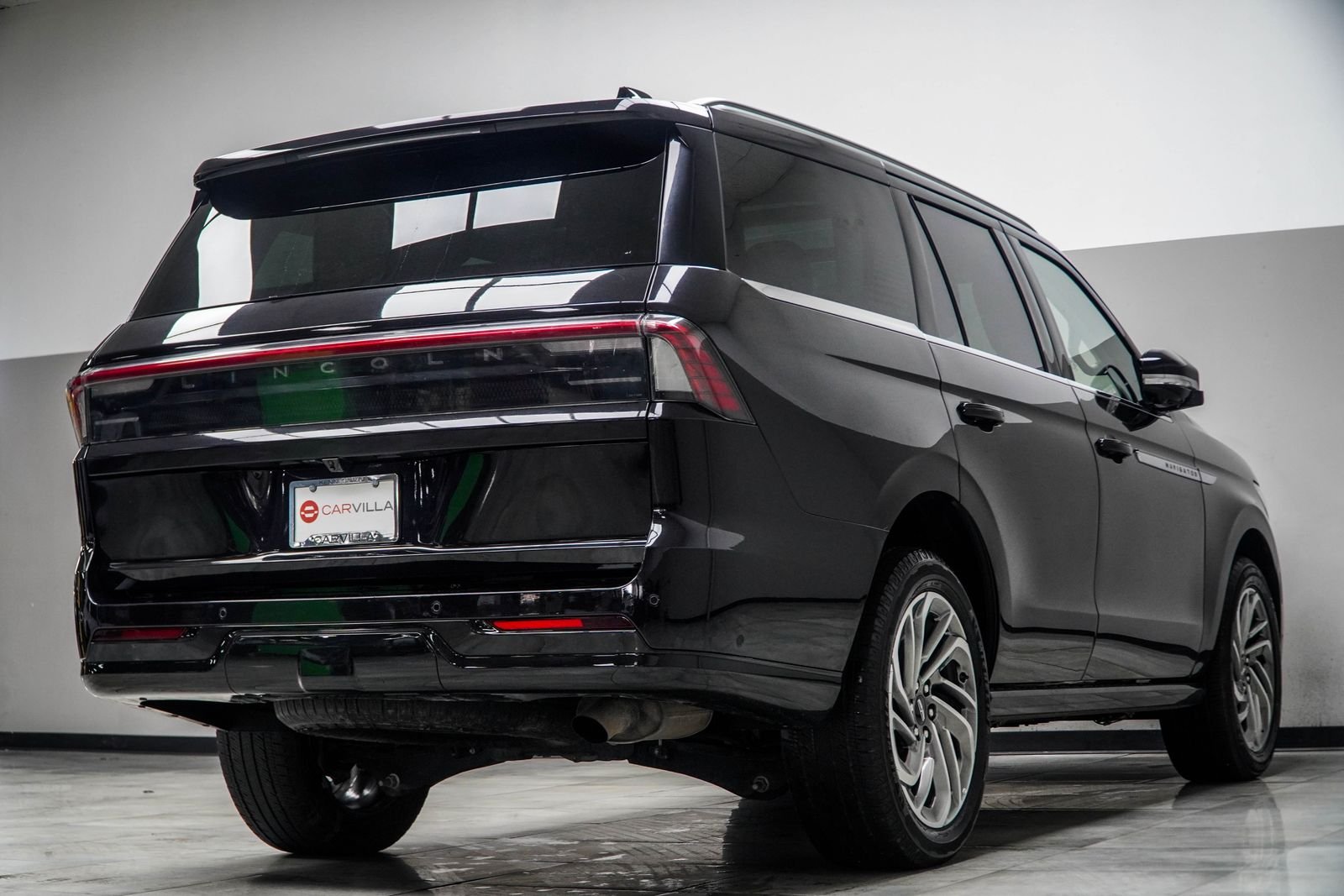 Used 2025 Black Lincoln Reserve image 13