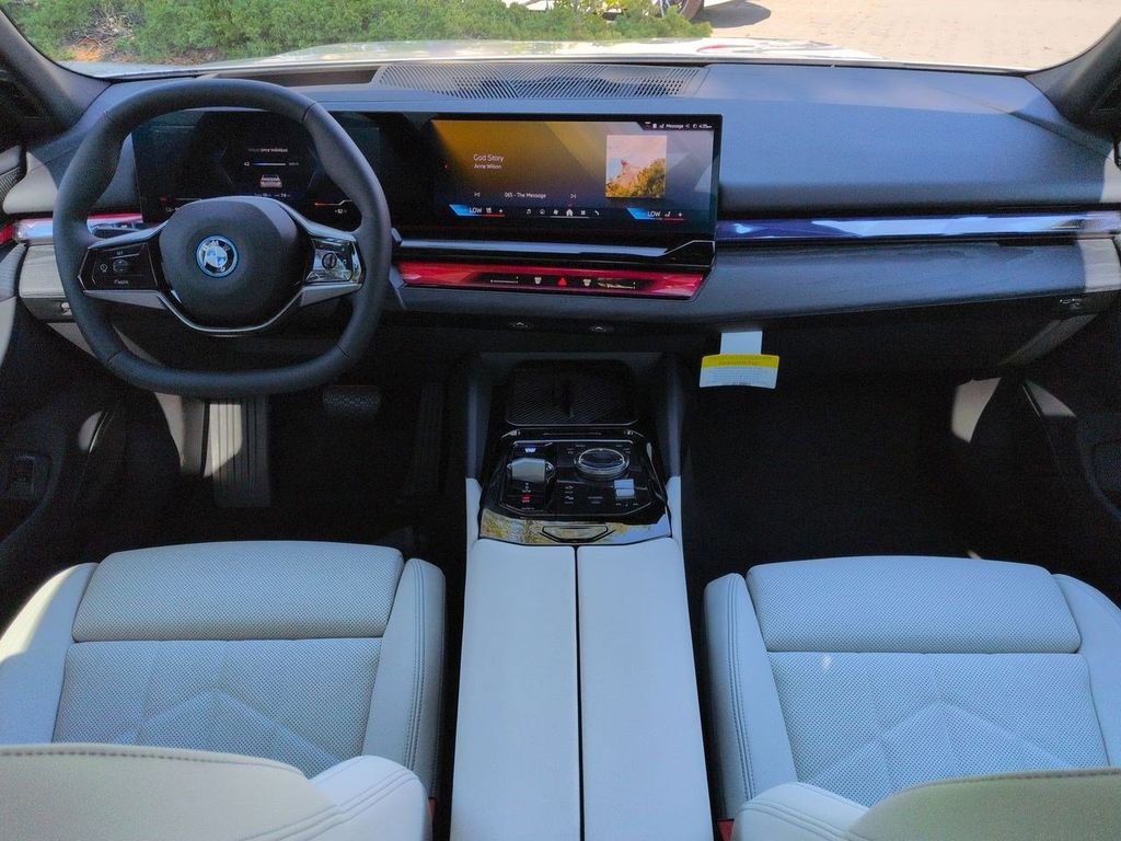 New 2026 White Metallic BMW eDrive40 image 15
