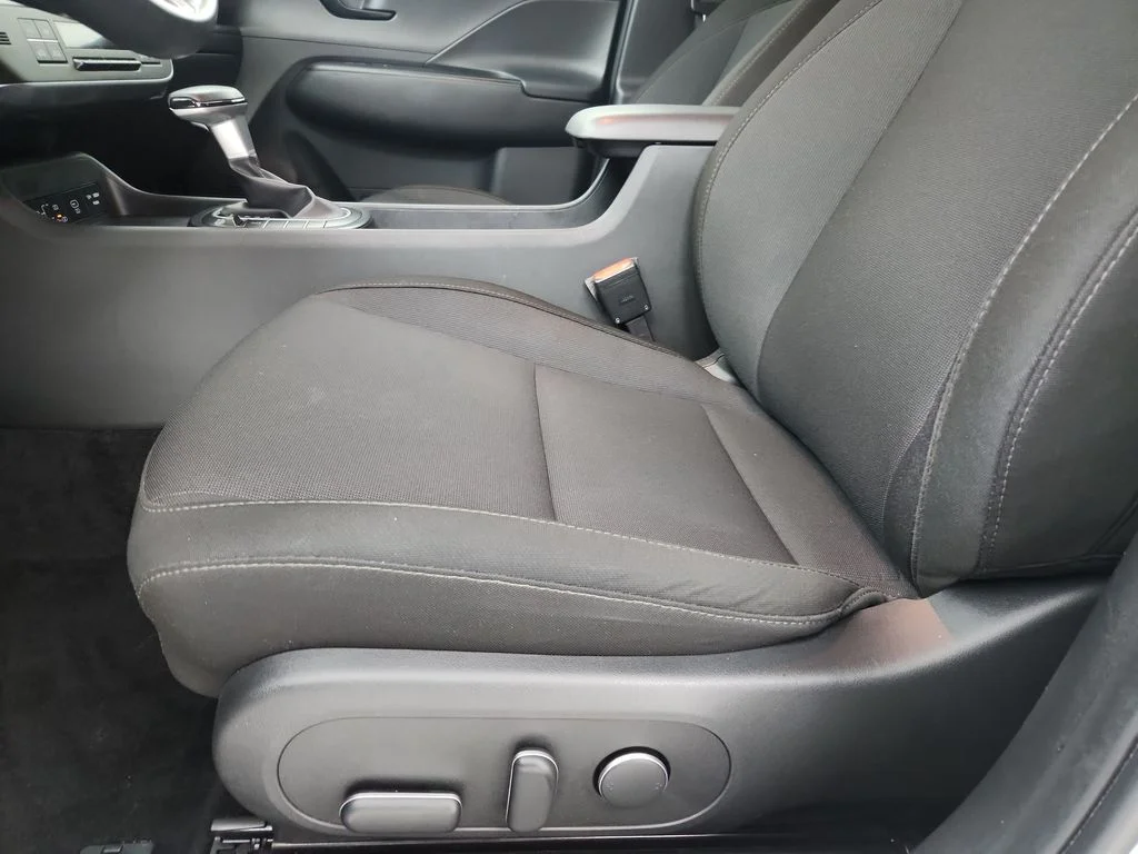 Used 2025 Green Hyundai SEL image 21