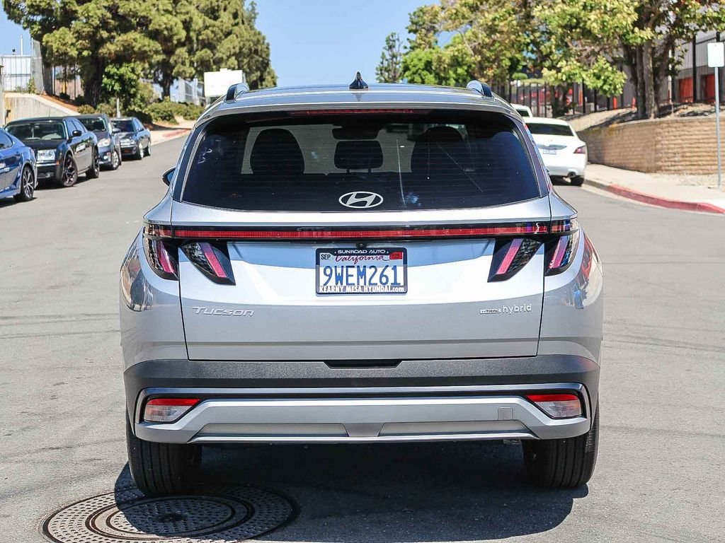 Used 2025 Silver Hyundai SEL Convenience image 7