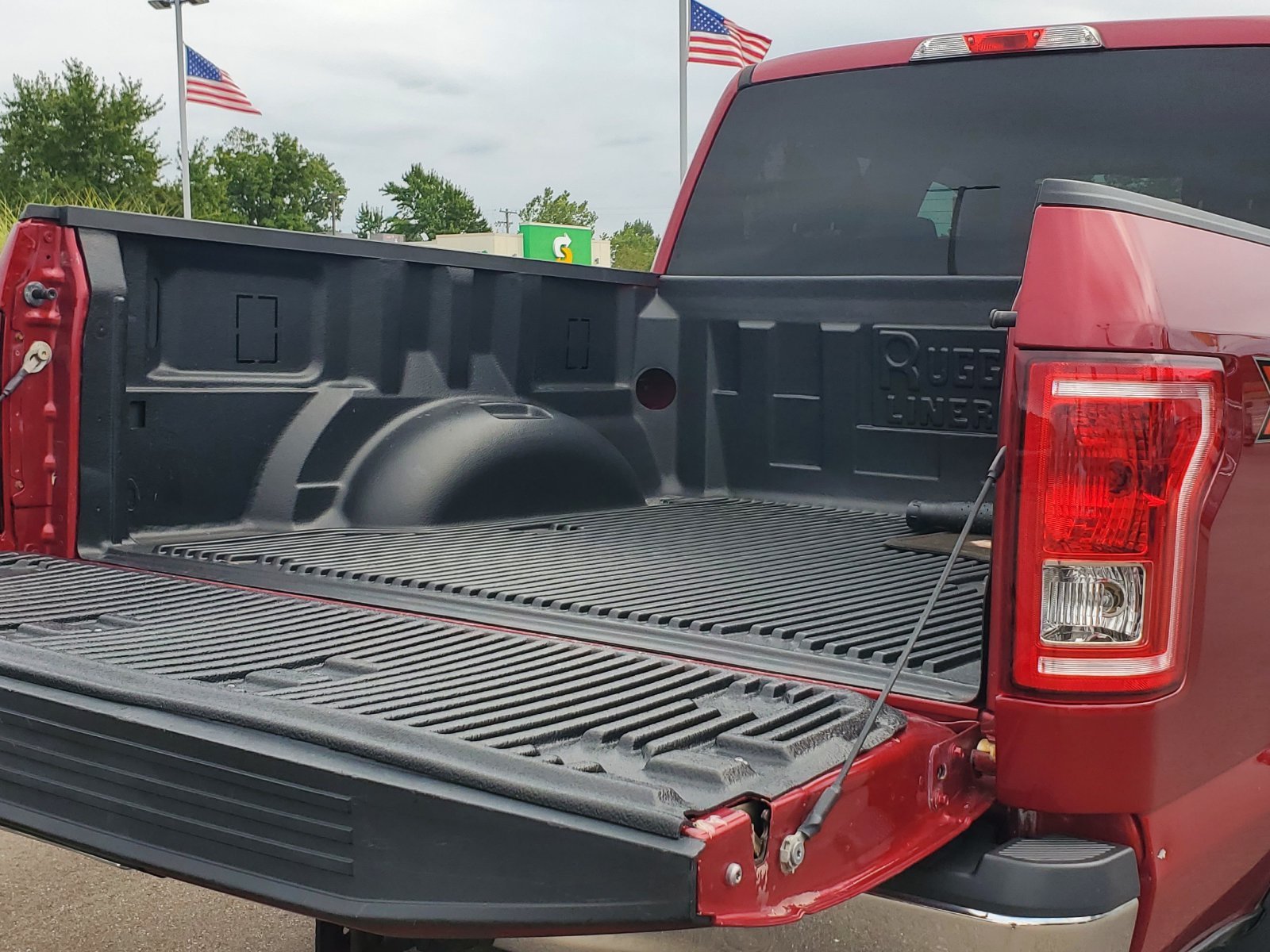 Used 2015 Red Ford XLT image 7