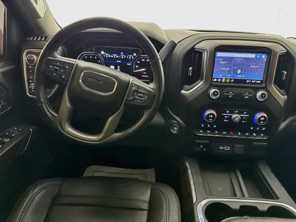 Used 2021 White GMC Denali image 29