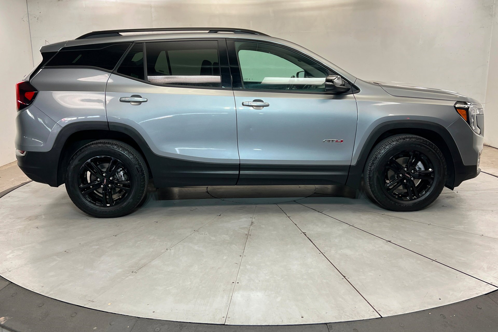 Used 2023 Sterling Metallic GMC AT4 image 7