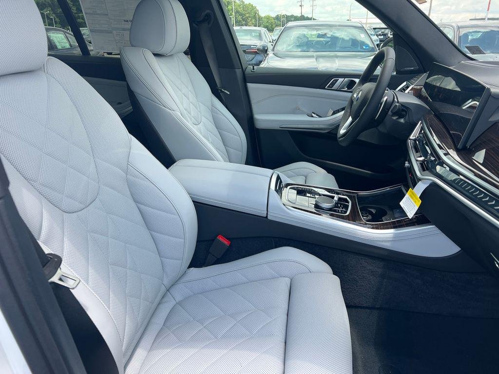 New 2026 Mineral White Metallic BMW xDrive40i image 27