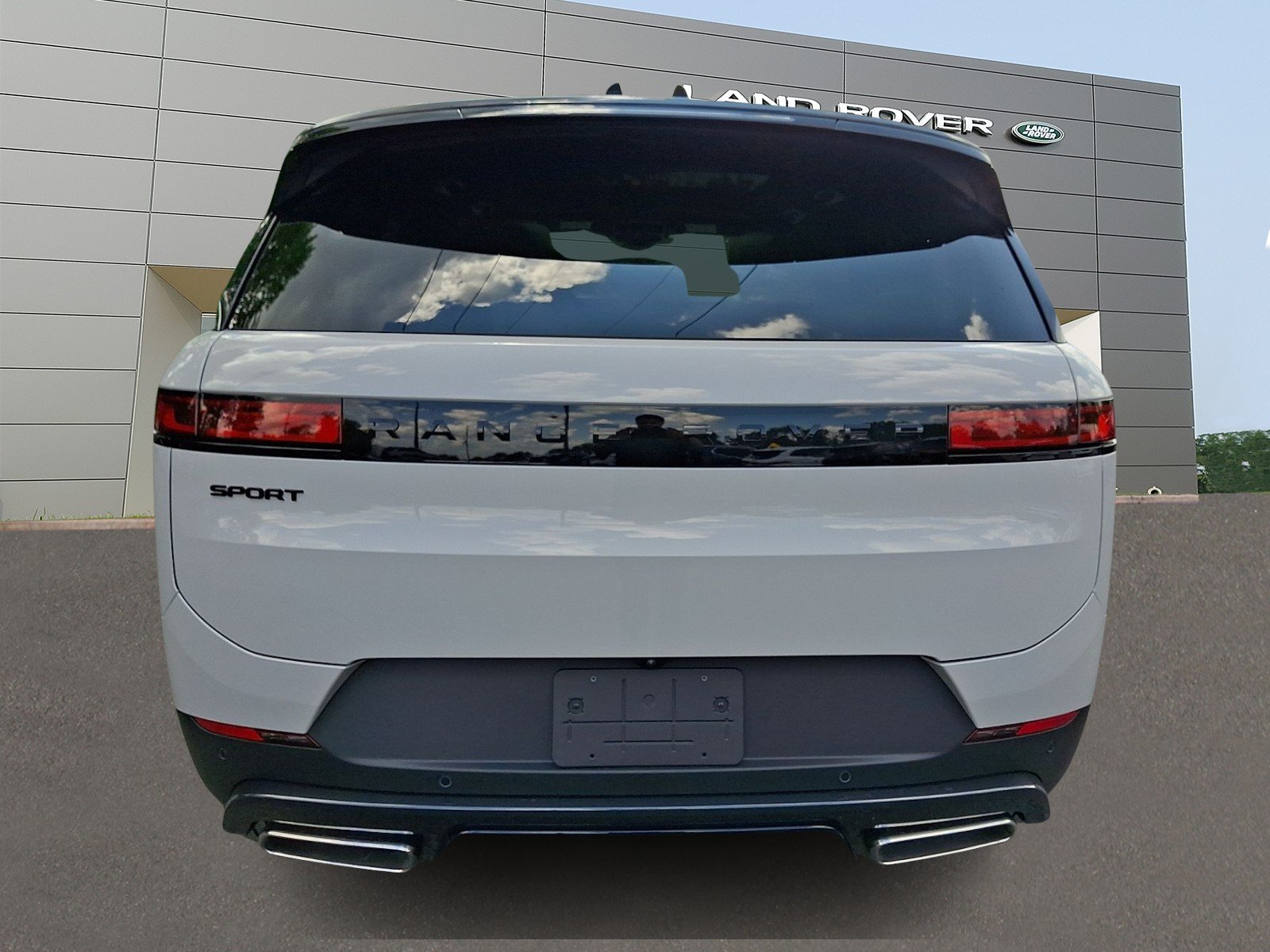 New 2026 Borasco Grey Land Rover P360 SE image 8
