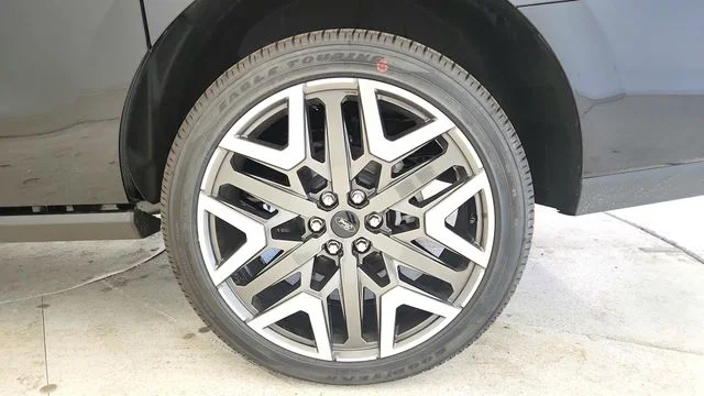 New 2026 Agate Black Metallic Ford MAX Platinum® image 31