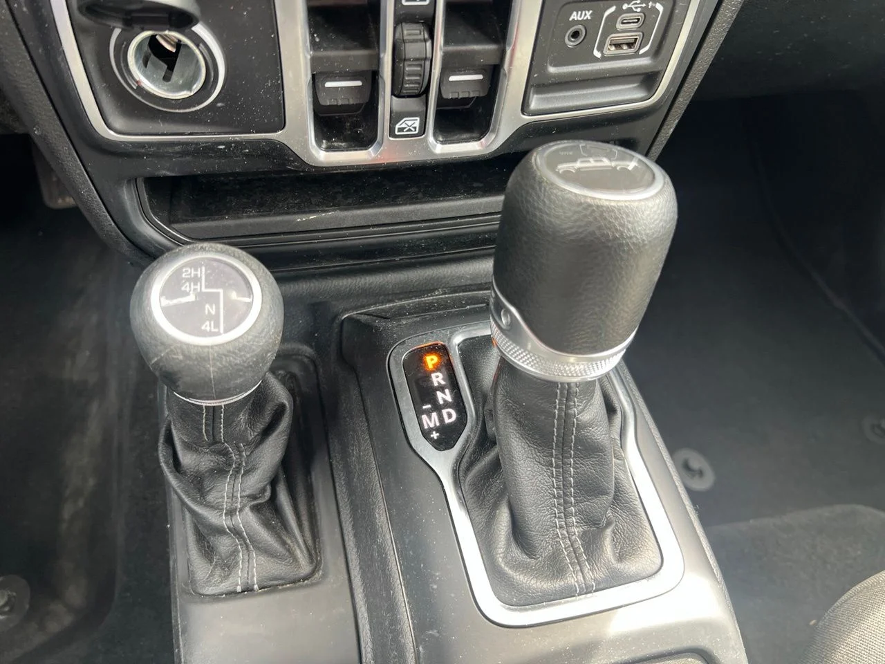 Used 2025 White Jeep Sport S image 32