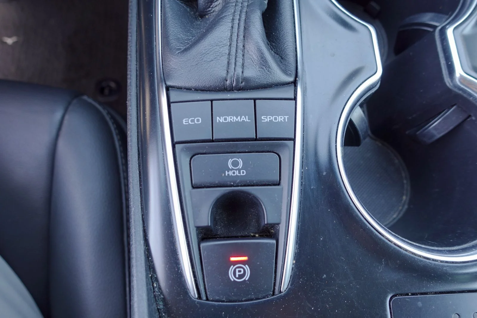 Used 2018 Wind Chill Pearl Toyota XSE image 23