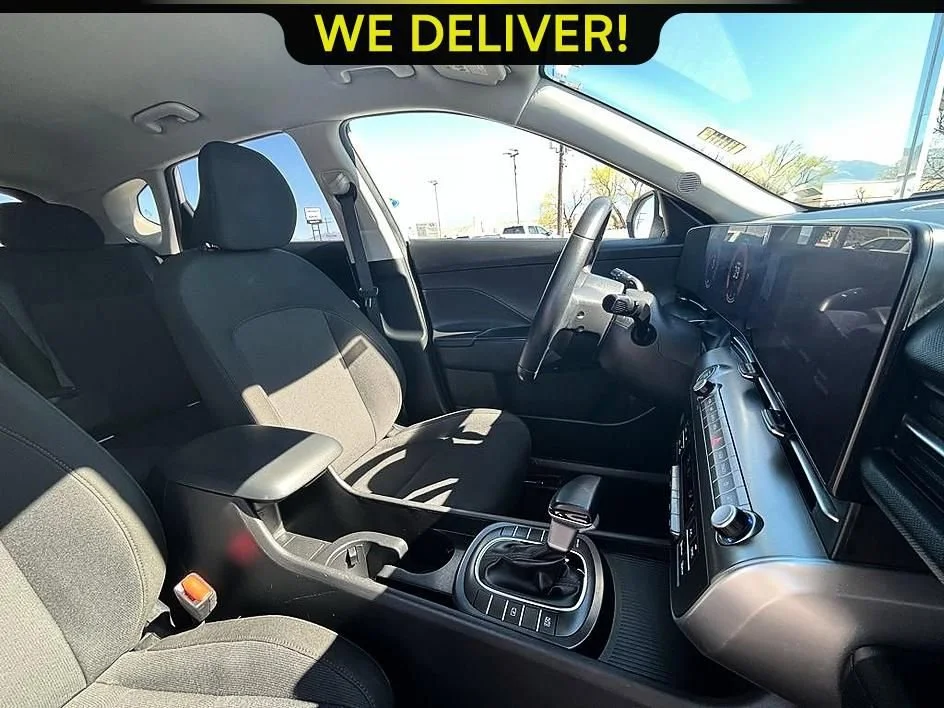 Used 2025 White Hyundai SEL image 20