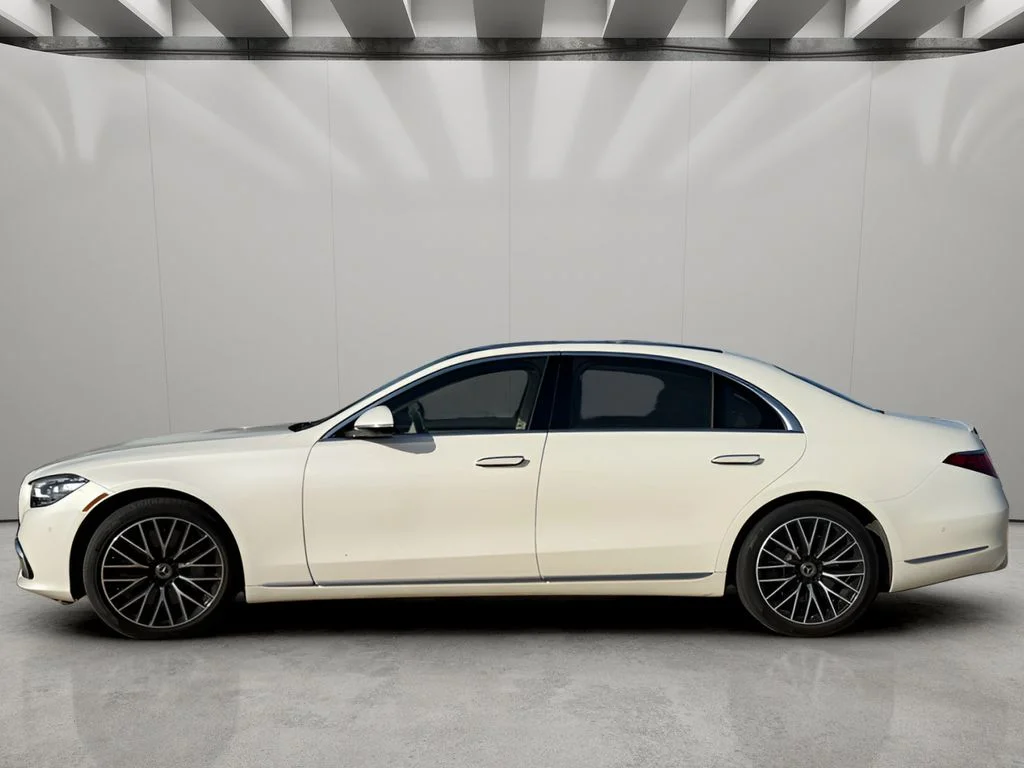 Used 2023 MANUFAKTUR Diamond White Mercedes-Benz S500 4MATIC® image 2