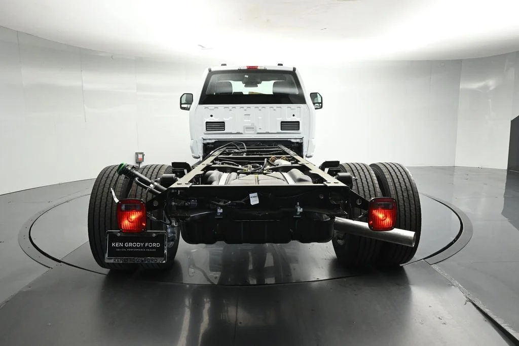 New 2026 Oxford White Ford XL image 7