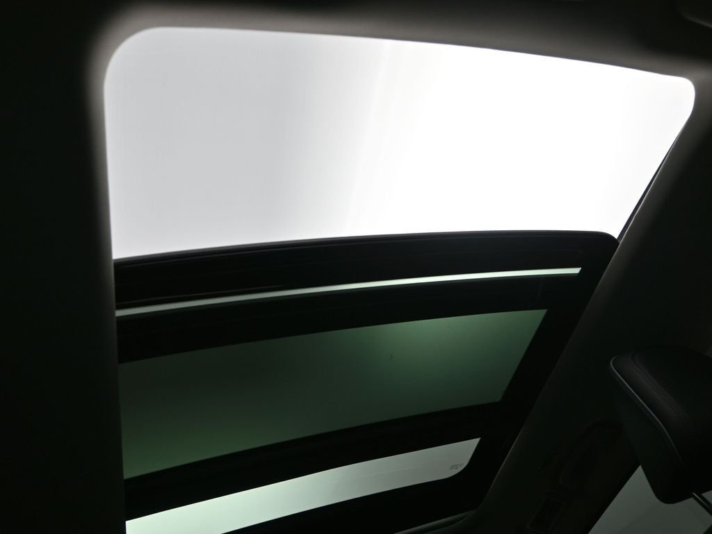 Certified Used 2025 Black INFINITI LUXE image 27