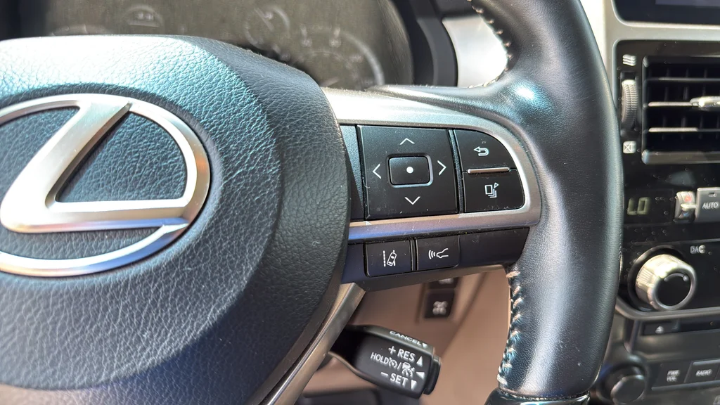 Certified Used 2022  Lexus 460 image 26