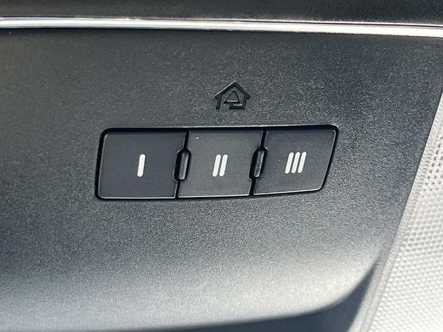 Used 2013 Silver Dodge SXT image 35