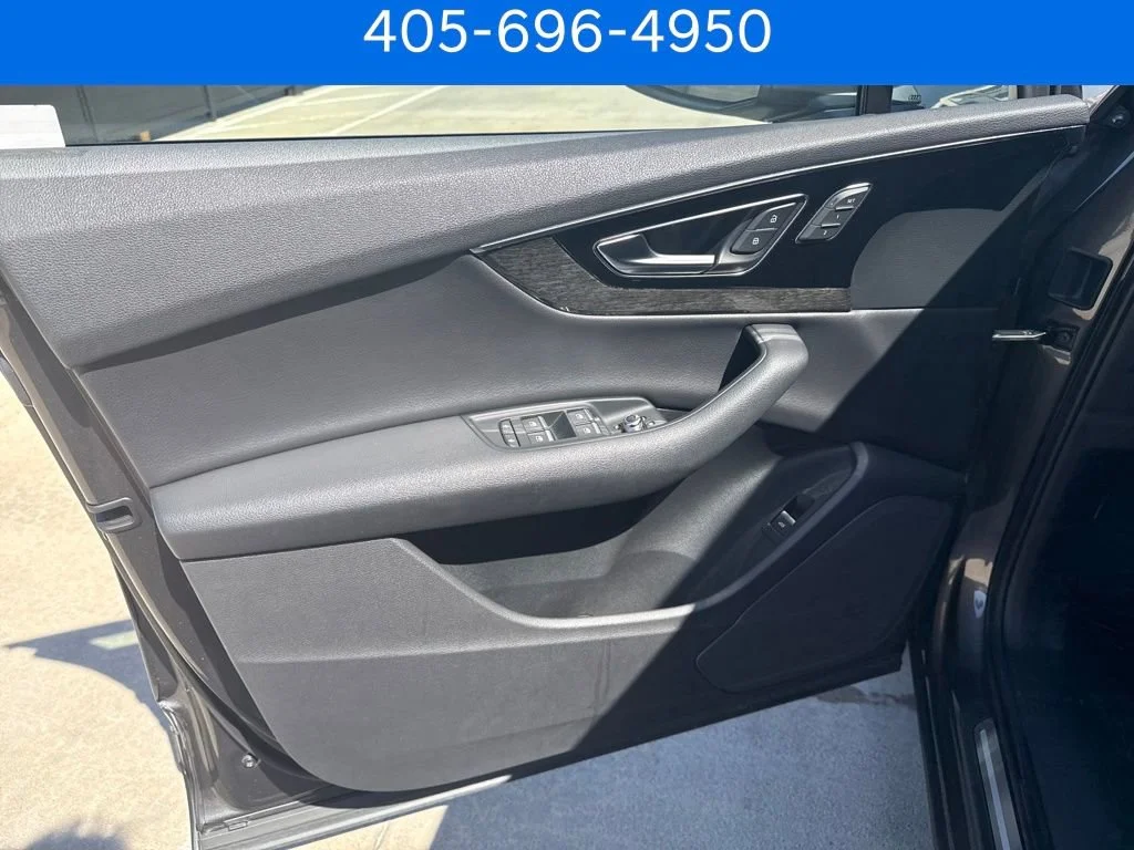 Pre-Owned 2019 Audi Q7 SE Premium