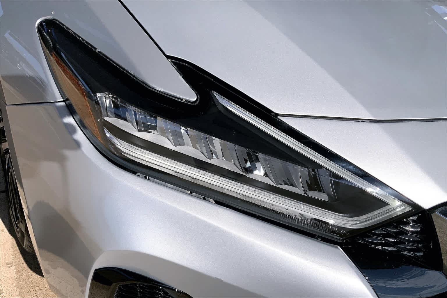 Used 2022 Brilliant Silver Metallic Nissan SV image 26