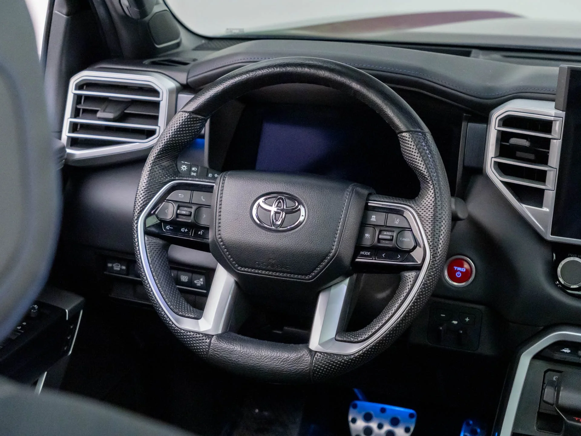 Used 2024  Toyota Platinum image 11