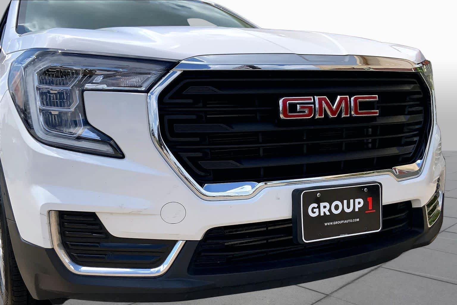 Used 2024 Summit White GMC SLE image 28