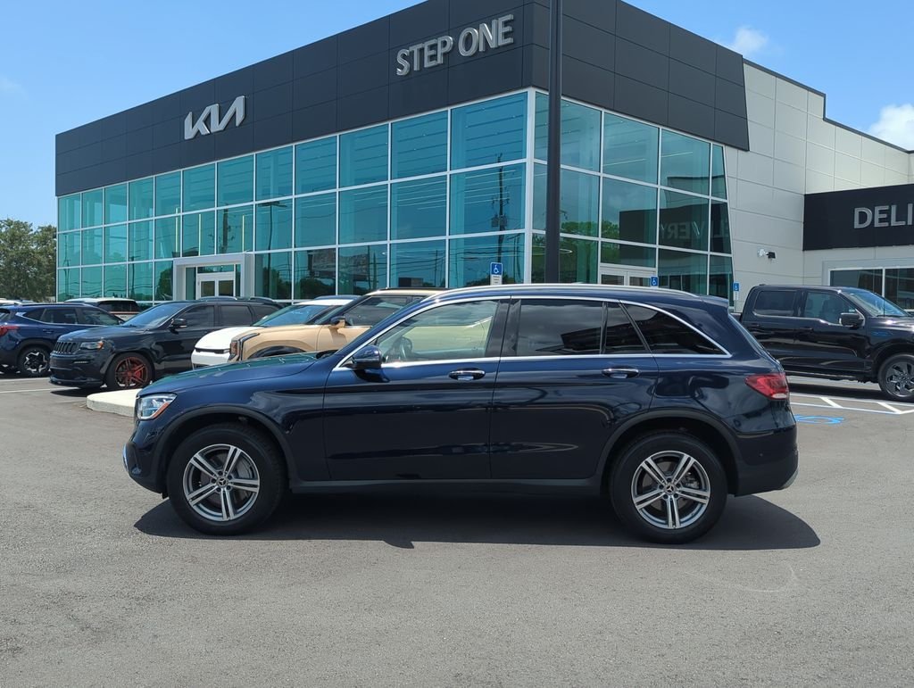 Used 2022  Mercedes-Benz GLC 300 image 4