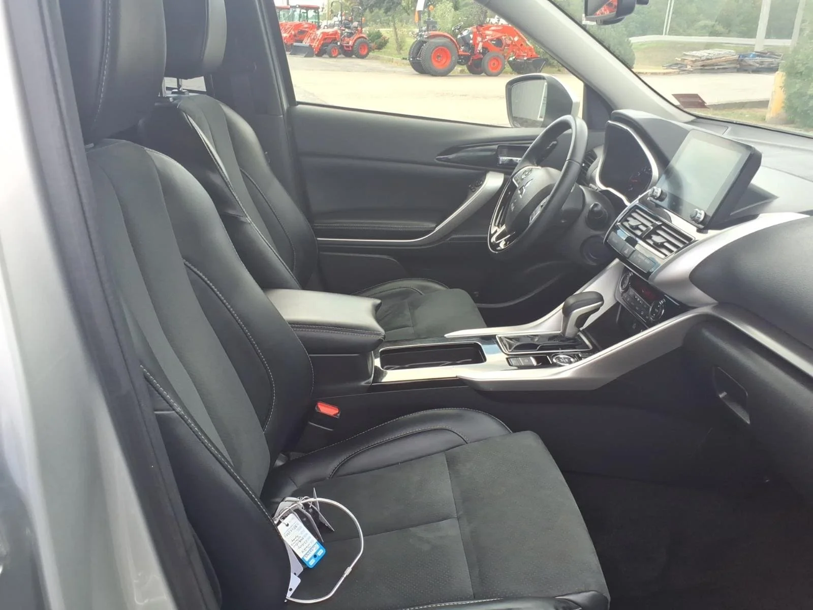 Used 2024 Silver Alloy Mitsubishi SE image 12
