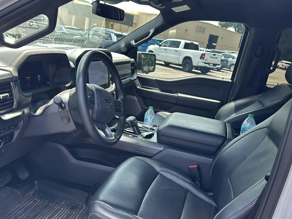 Used 2024 Avalanche Ford LARIAT image 9