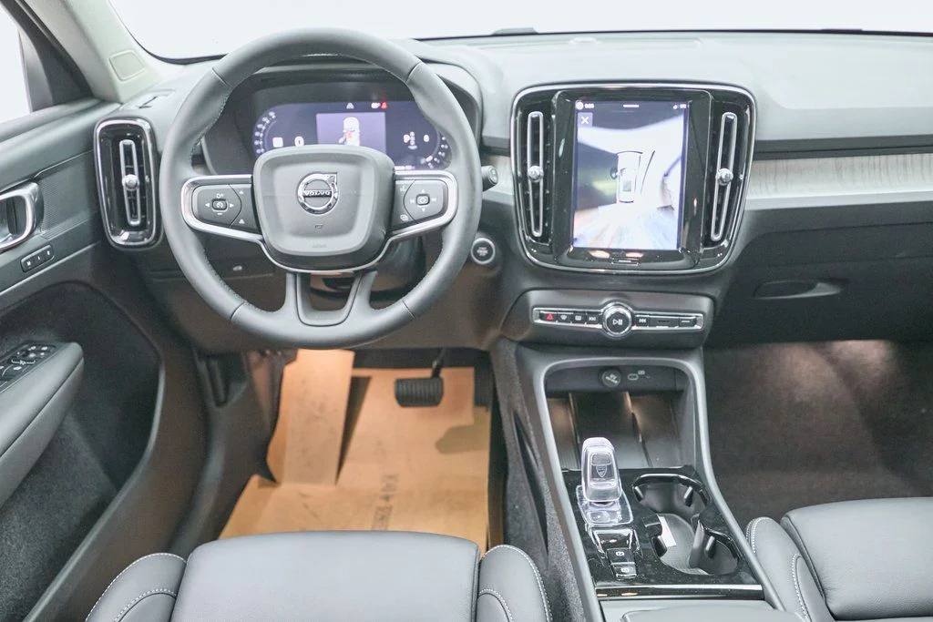2026 Volvo XC40 Plus - Photo 21